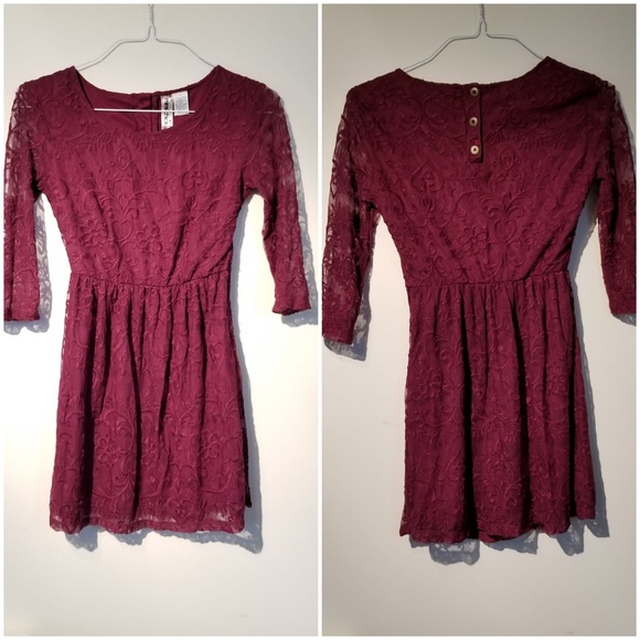 Mimi Chica Burgundy Dress Size Small 3/4 Sleeves - Picture 2 of 8